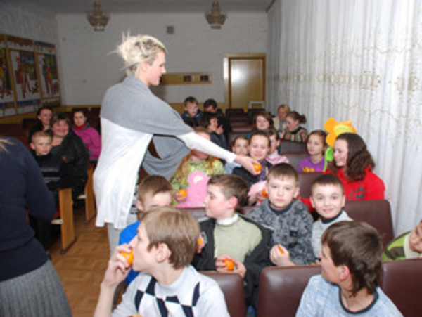 Борис Апрель помог детям