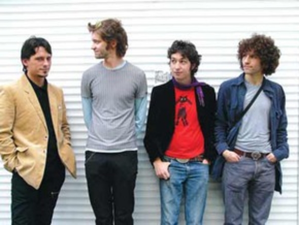 Группа Esthetic Education приостановила концертную деятельность