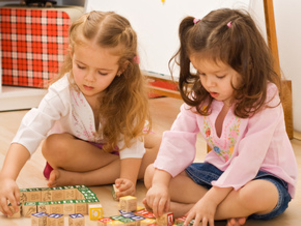 Развивающие игрушки для будущих хозяек и принцесс