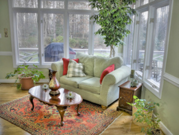 Размещение цветов в гостиной