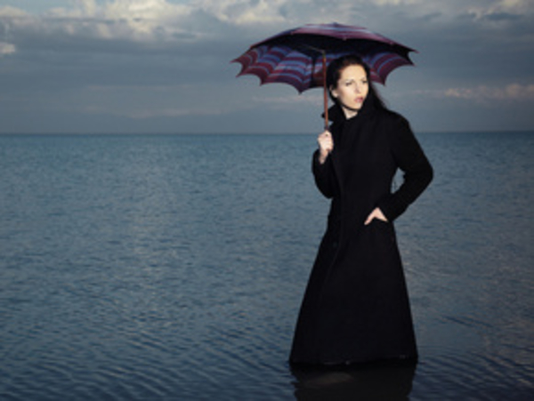 Одинокая девушка желает…