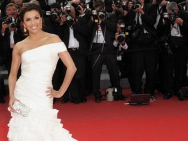 Кинодивы устроили дефиле бальных платьев в Каннах