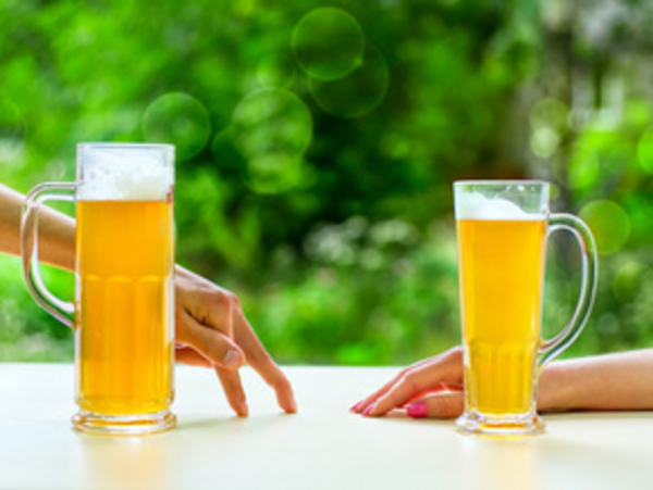 Алкоголь избавляет женщин от комплексов