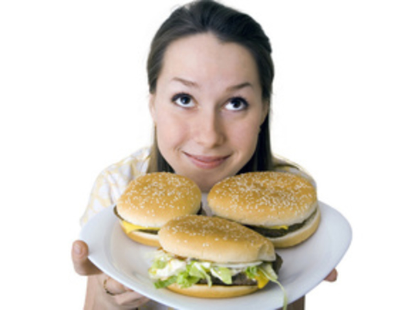 Чипсы, гамбургеры, сахар и пицца вызывают у женщин скрытую депрессию