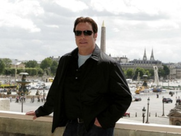 Работники аэропорта убили собак Джона Траволты по невнимательности