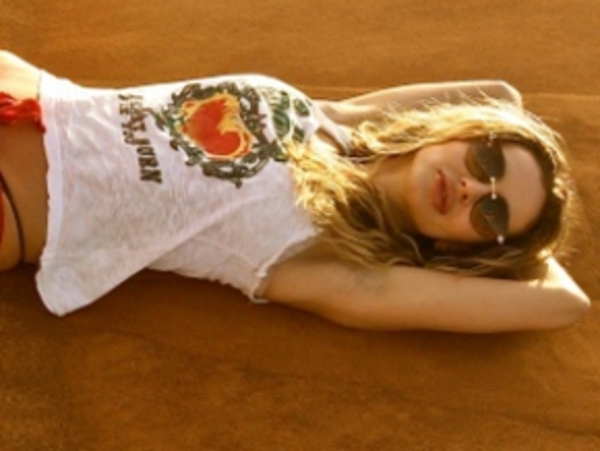 Лобода в Дубаи занялась сэндбордингом