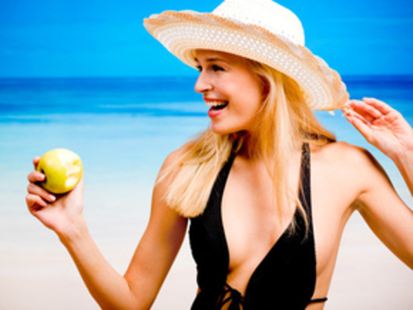 Овощи и фрукты помогают получить золотистый загар