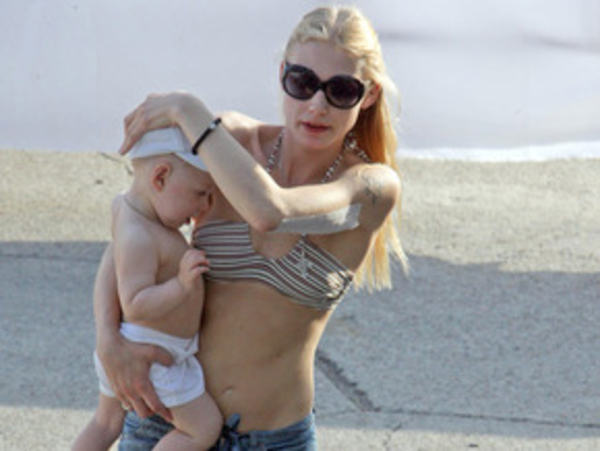 Акиньшина больше не прячет сына