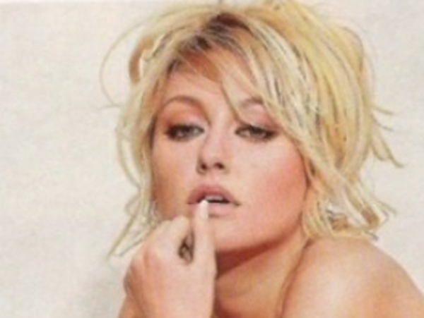 Ева Бушмина:  с каждым днем одежды становится  все меньше