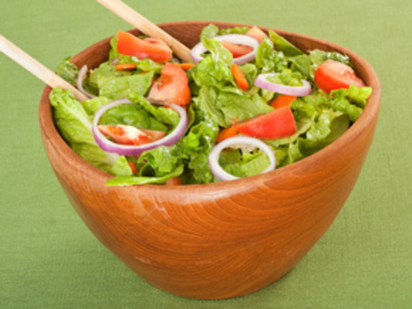 Свежие салаты хуже фаст-фуда