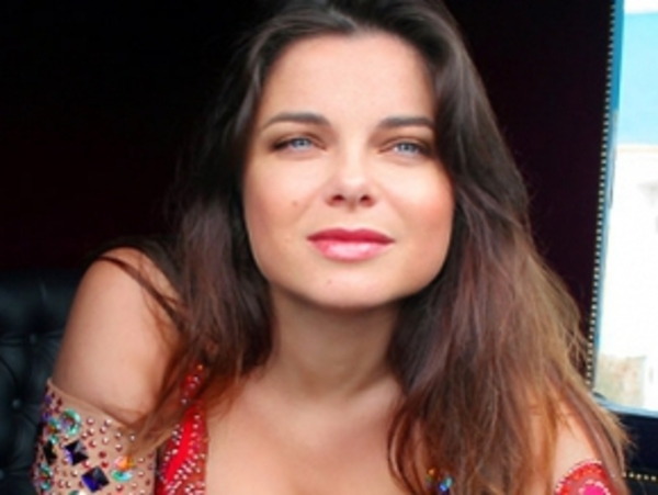 На встрече выпускников Королева устроила стриптиз