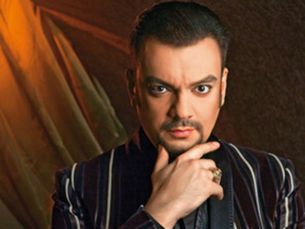 Филипп Киркоров принялся за старое "розовое" дело