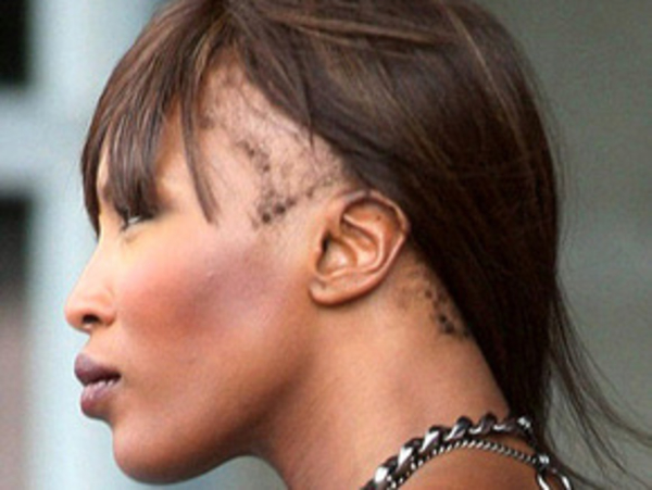 Наоми Кемпбел носит парик