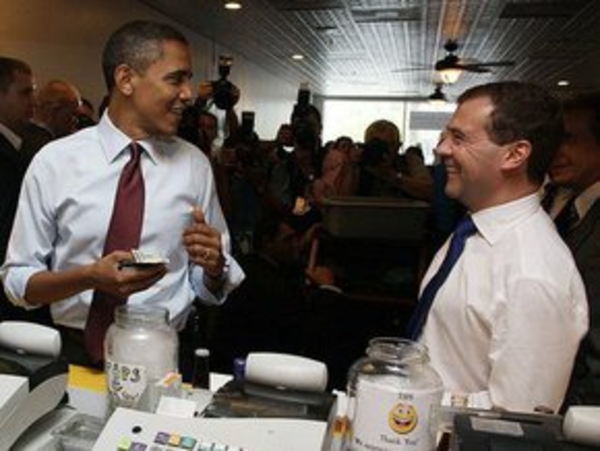 Обама и Медведев позавтракали в фаст-фуде