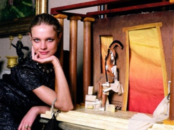 Водянова устроила откровенные танцы