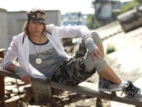 Дима Каднай собирает поклонниц на пляже