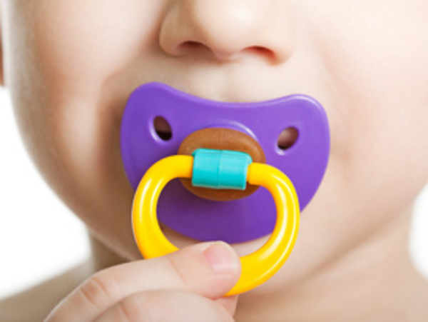 Пустышка: давать или не давать?