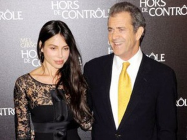 Мел Гибсон угрожал Оксане дать «битой по голове» и закопать в саду