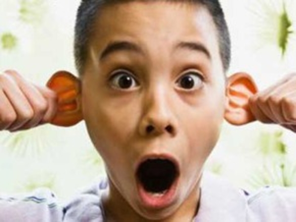 Почему звенит в ушах?