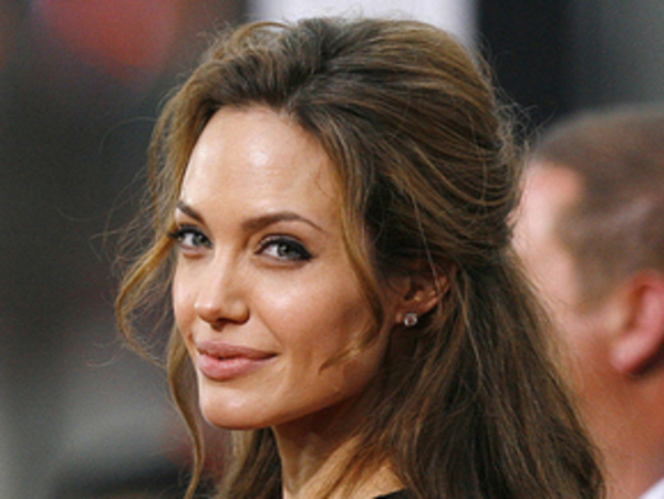 Анджелина Джоли сделала для Питта интимное тату