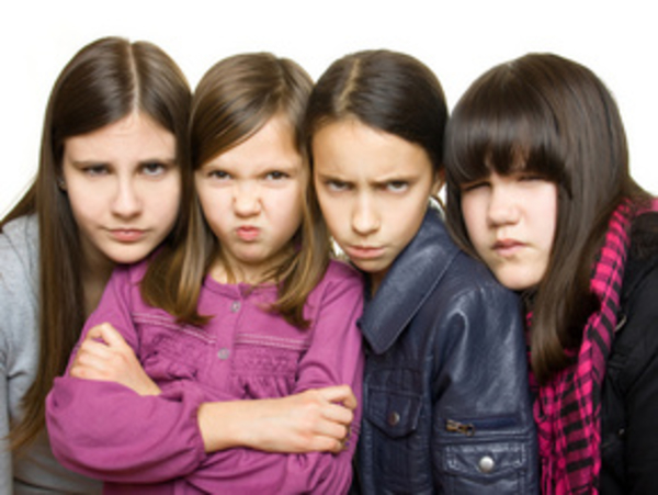 Откуда берется подростковая агрессия и как с ней бороться