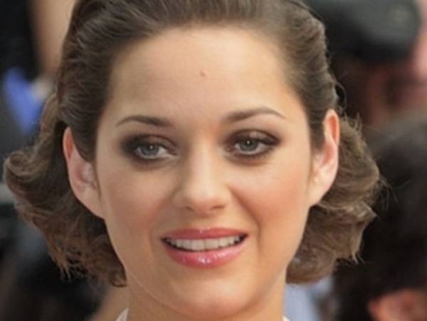 Марион Котийяр запела