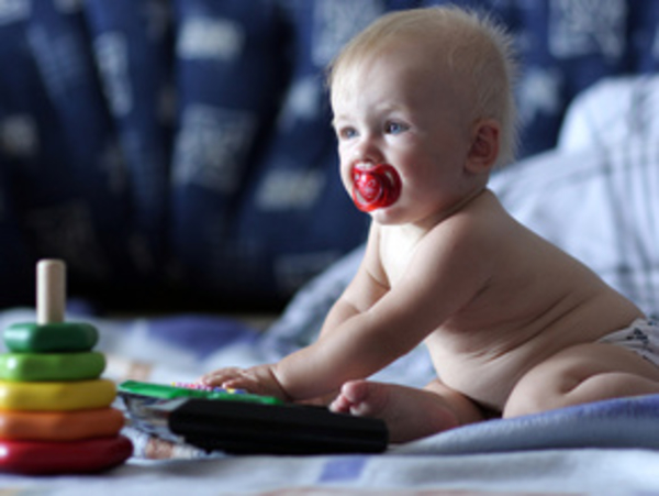 Роль игрушек в развитии новорожденного