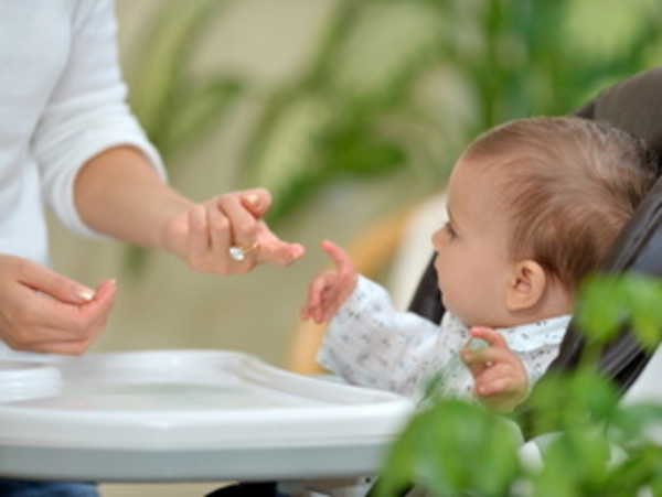 Физические возможности малыша в два месяца