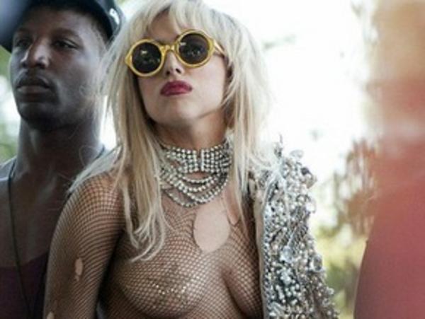 Самый рискованный наряд Lady Gaga: мини-шорты, сеточка и ничего более (ФОТО)