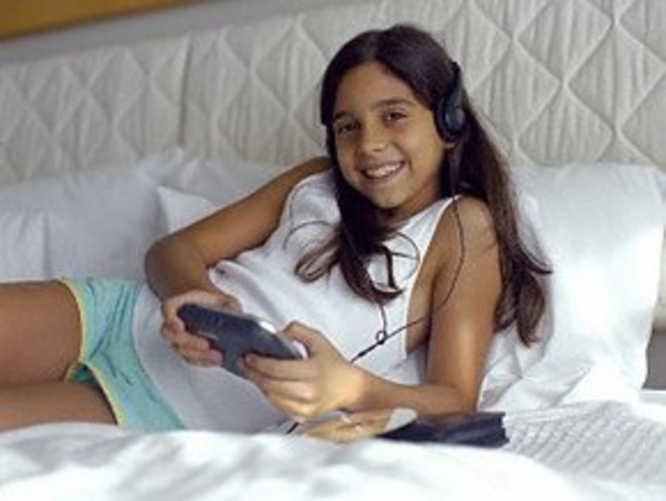 Грудь у нынешних девочек начинает расти очень рано