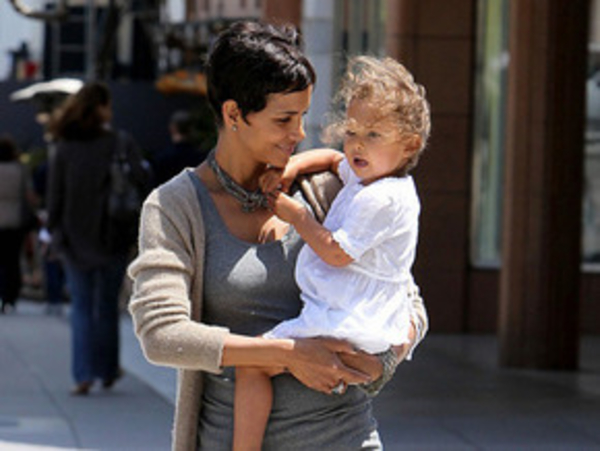 Холли Берри - самая сексуальная мамочка Голливуда