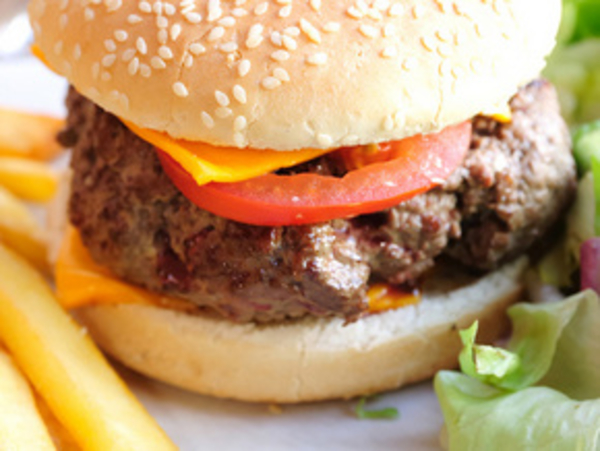 Любовь к гамбургерам вызывает у детей астму