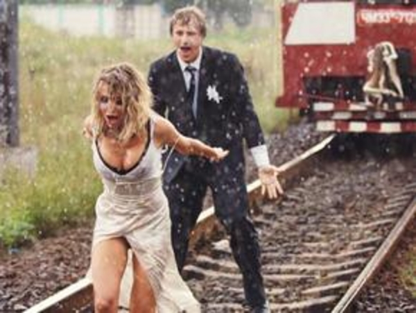 Лобода остригла волосы и порезала в клочья подвенечное платье