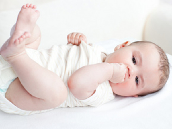 Многие родители приучают малыша к сладкому с пеленок