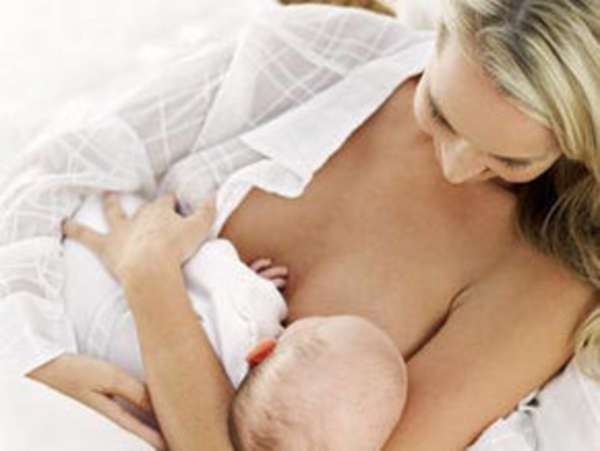 Грудное вскармливание помогает женщине похудеть