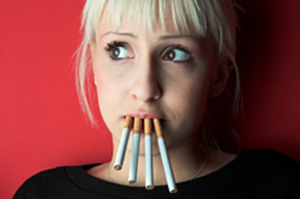 Курение вызывает менопаузу