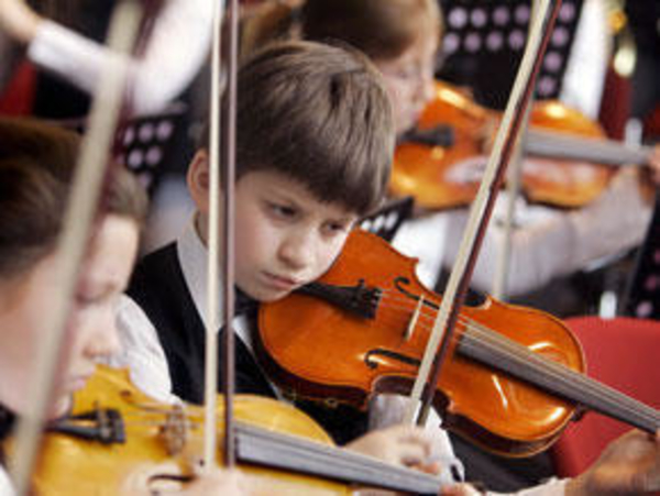 Дети-музыканты получают лучшие оценки в школе