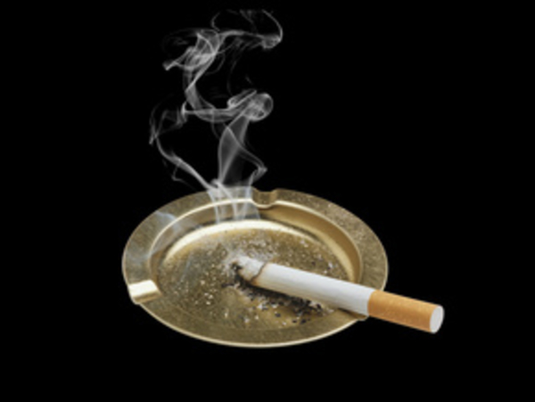 Курящие матери вредят своим детям