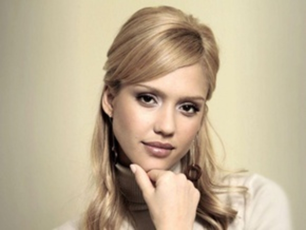 Джессика Альба впервые разделась в фильме (ФОТО)