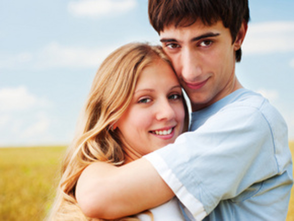 Чувства мужчины можно понять по тому, как он обнимает