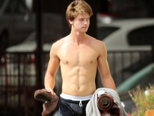 17-летний сын Шварценеггера взял от родителей все самое лучшее