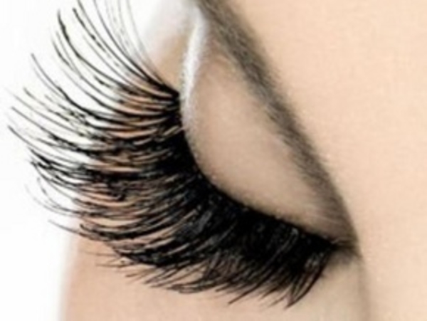 Наращивать ресницы вредно для зрения