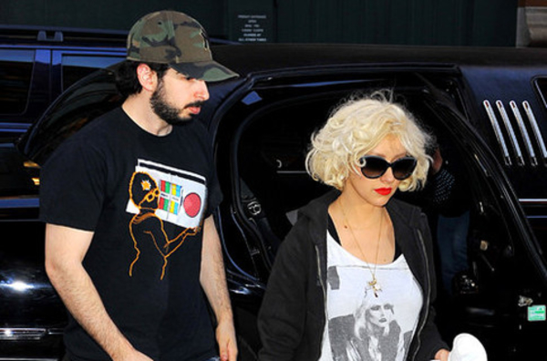 Муж избивал Кристину Агилеру