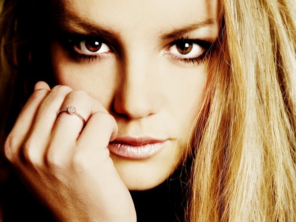 Бритни Спирс сделала силиконовые губы?