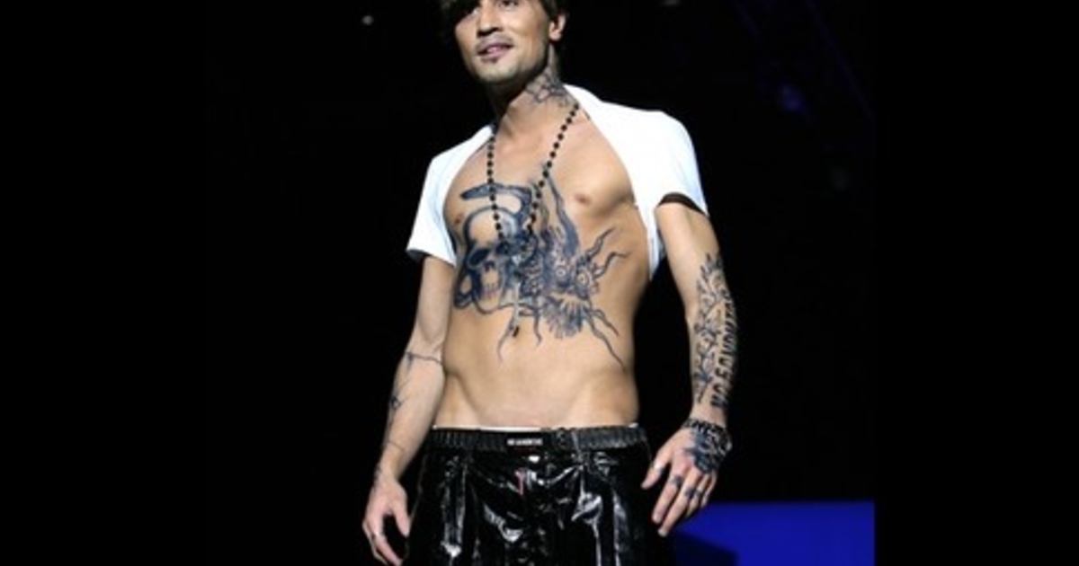 Киркоров 1997. Ноги филиппа киркорова. Киркоров 1997. Тату филиппа киркорова фото. Татуировки филиппа киркорова.