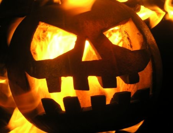 Как вырезать "Джека-фонаря" на Хеллоуин?