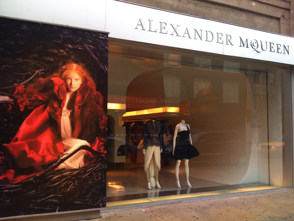 Дом моды Alexander McQueen украл чужую символику