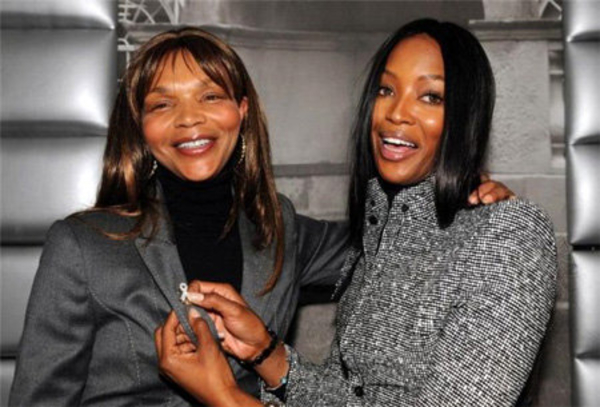 Наоми Кэмпбелл перевезла маму в Россию