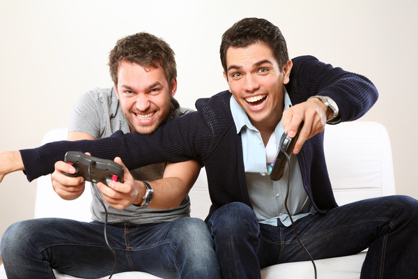 Чувствуешь себя его мамочкой?