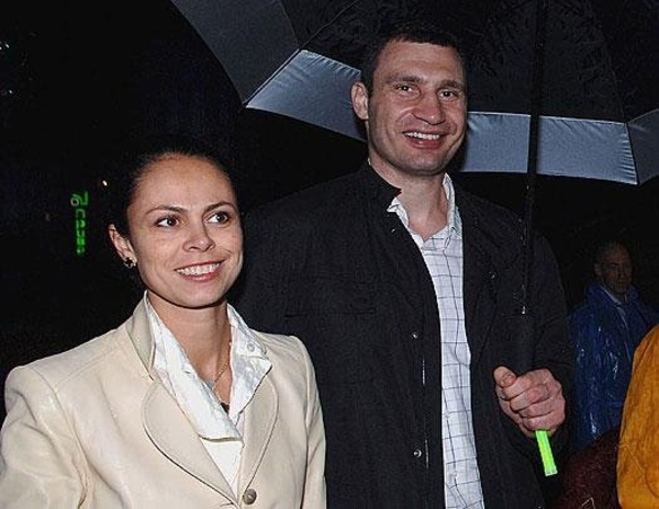 Виталий Кличко спел с женой